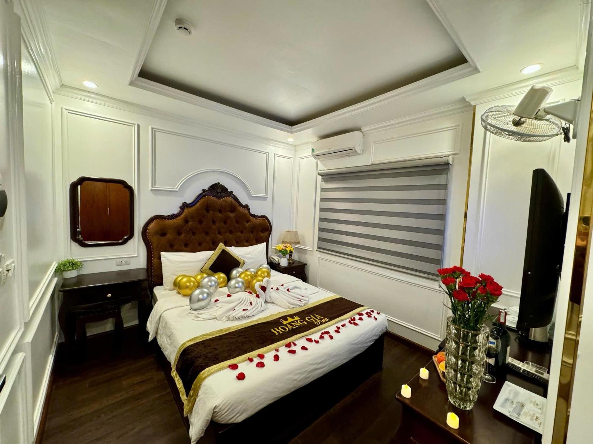 Hoang Gia Hotel Nhan Hoa Ханой Экстерьер фото