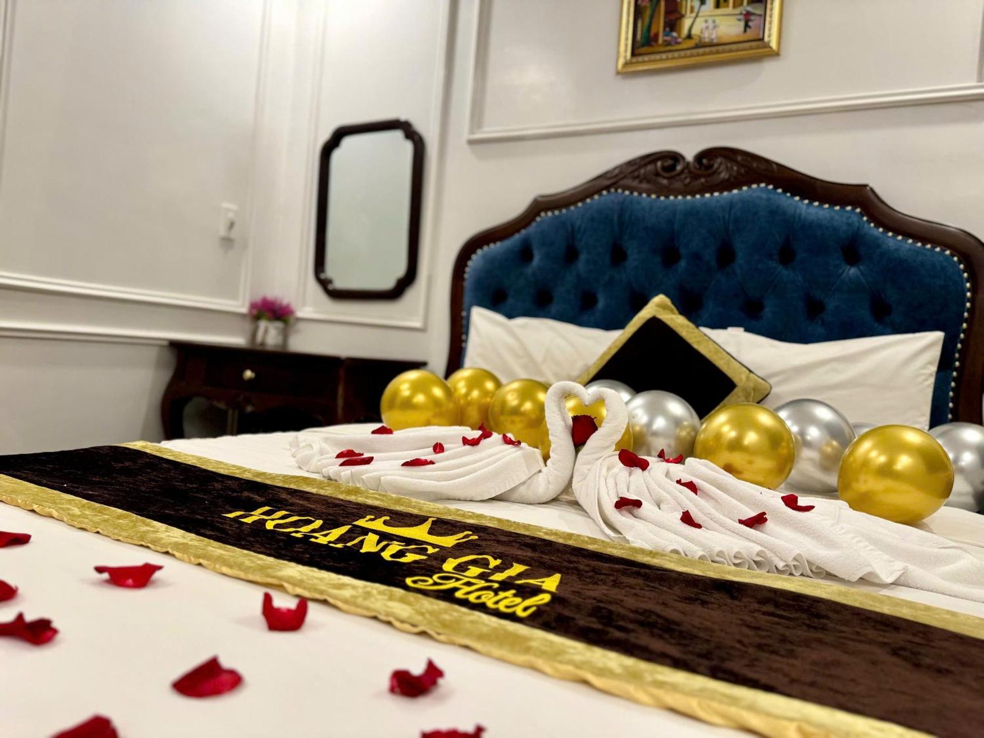 Hoang Gia Hotel Nhan Hoa Ханой Экстерьер фото