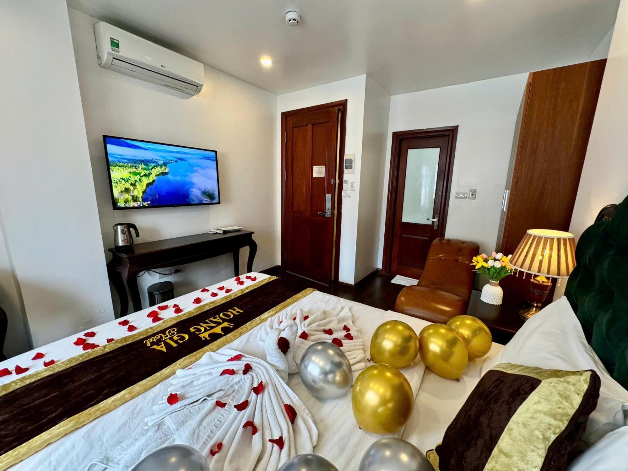 Hoang Gia Hotel Nhan Hoa Ханой Экстерьер фото