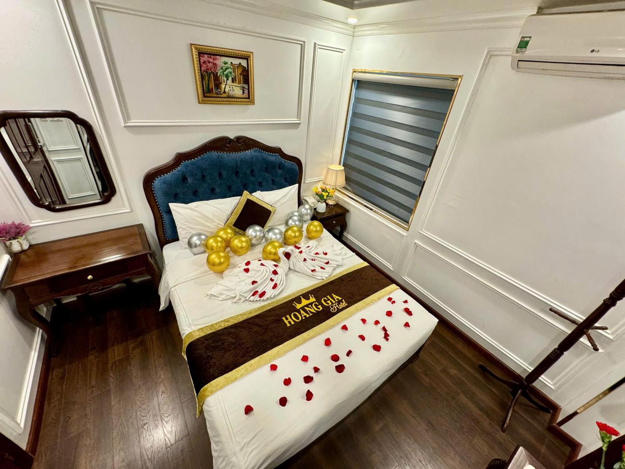 Hoang Gia Hotel Nhan Hoa Ханой Экстерьер фото