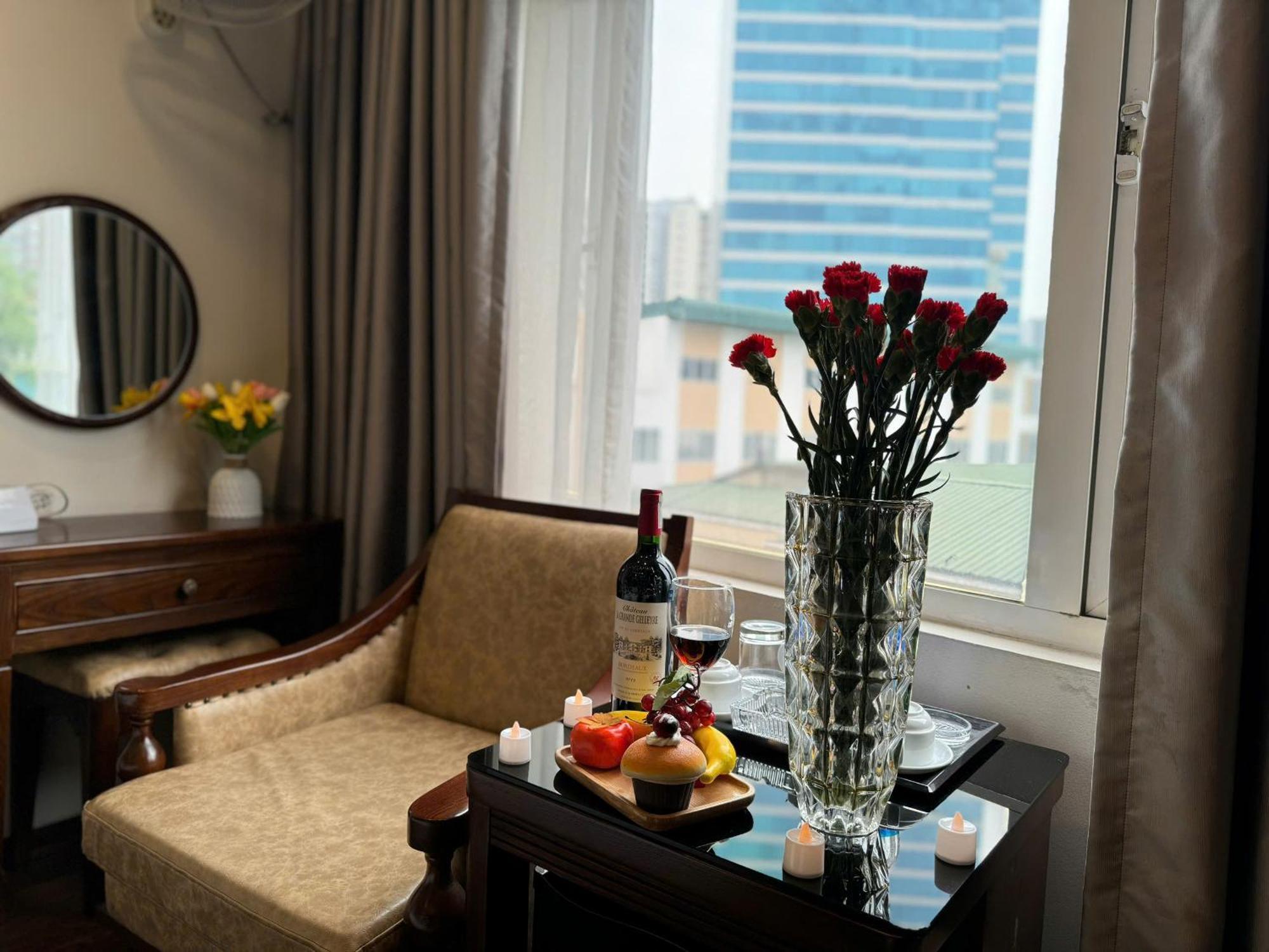 Hoang Gia Hotel Nhan Hoa Ханой Экстерьер фото