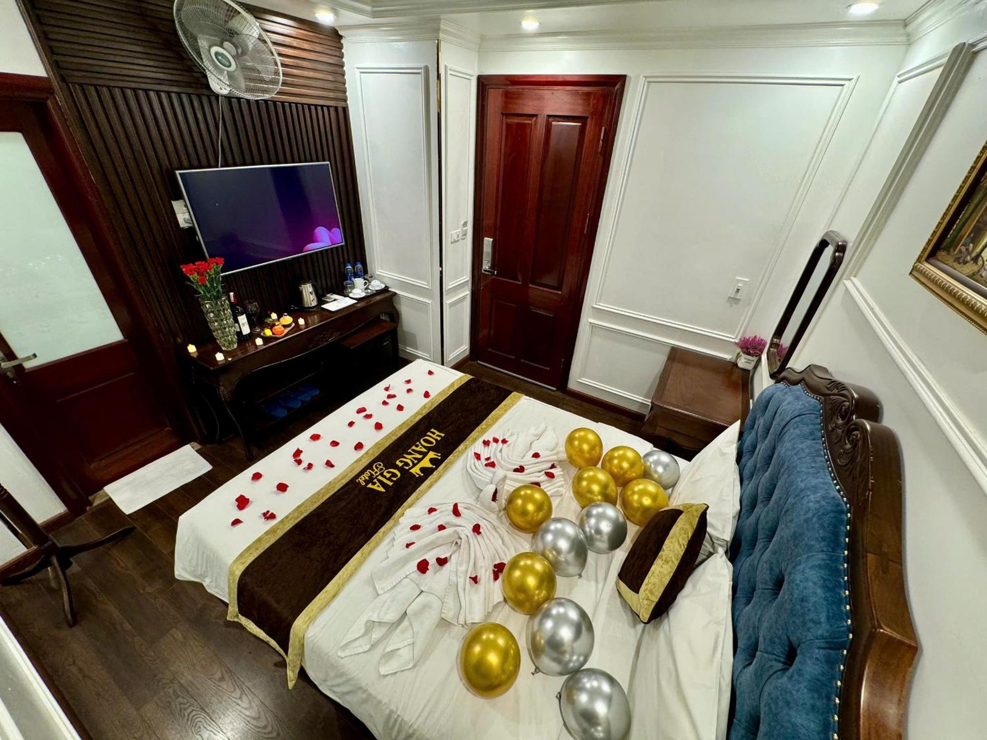 Hoang Gia Hotel Nhan Hoa Ханой Экстерьер фото